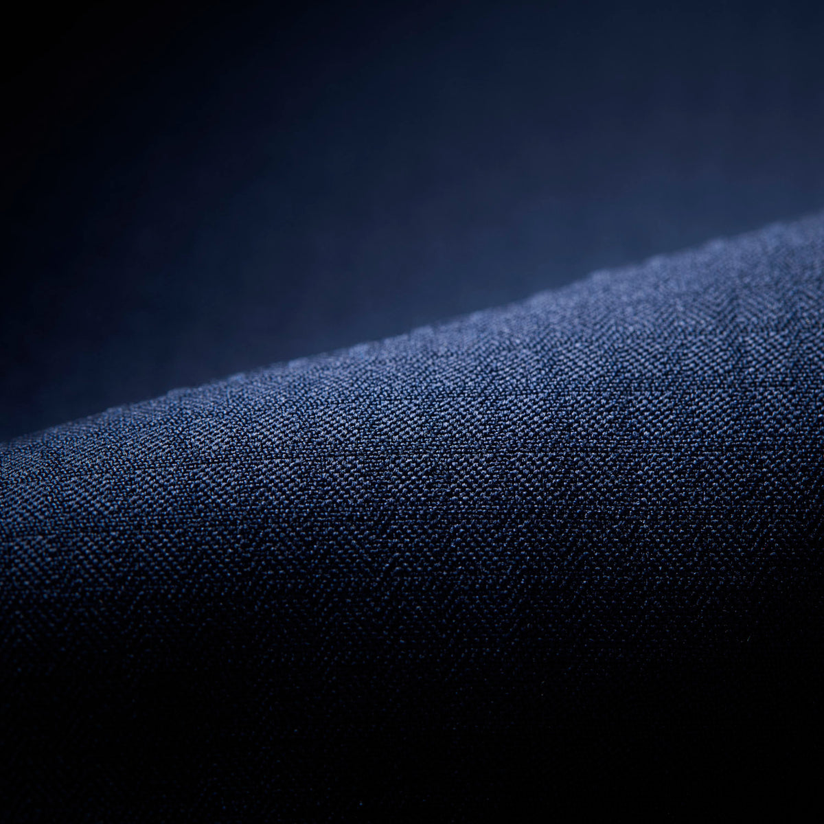 Ezmar-Light-Kortaermet-Blaa-Geoff-Anderson-Closeup-13.jpg