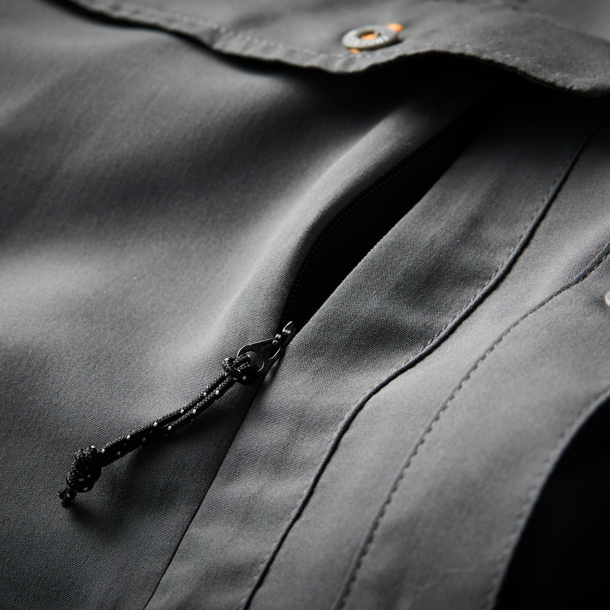 Ezmar-Midweight-Soft-Graa-Geoff-Anderson-Closeup-6.jpg